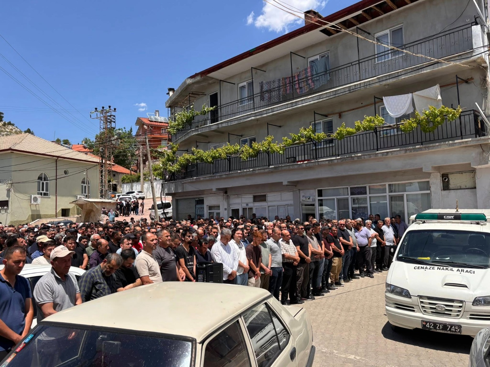 Kaza kurbanı genç besiciye Konya’da  son yolculuğuna   uğurlandı - Görsel 1