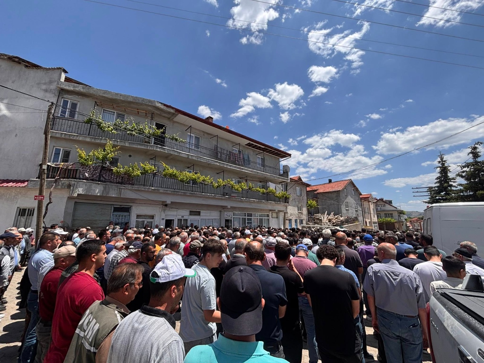 Kaza kurbanı genç besiciye Konya’da  son yolculuğuna   uğurlandı - Görsel 4
