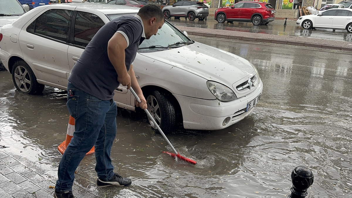 Konya'da sağanak ve dolu hayatı olumsuz etkiledi - Görsel 1