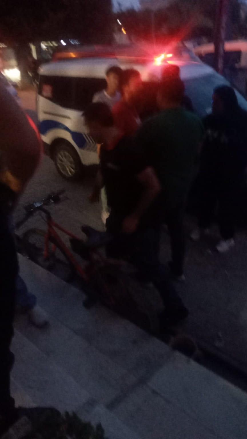 Tarsus'ta esnaflar arasında bıçak ve satırlı kavga; 1 ölü, 2'si polis 6 yaralı - Görsel 1