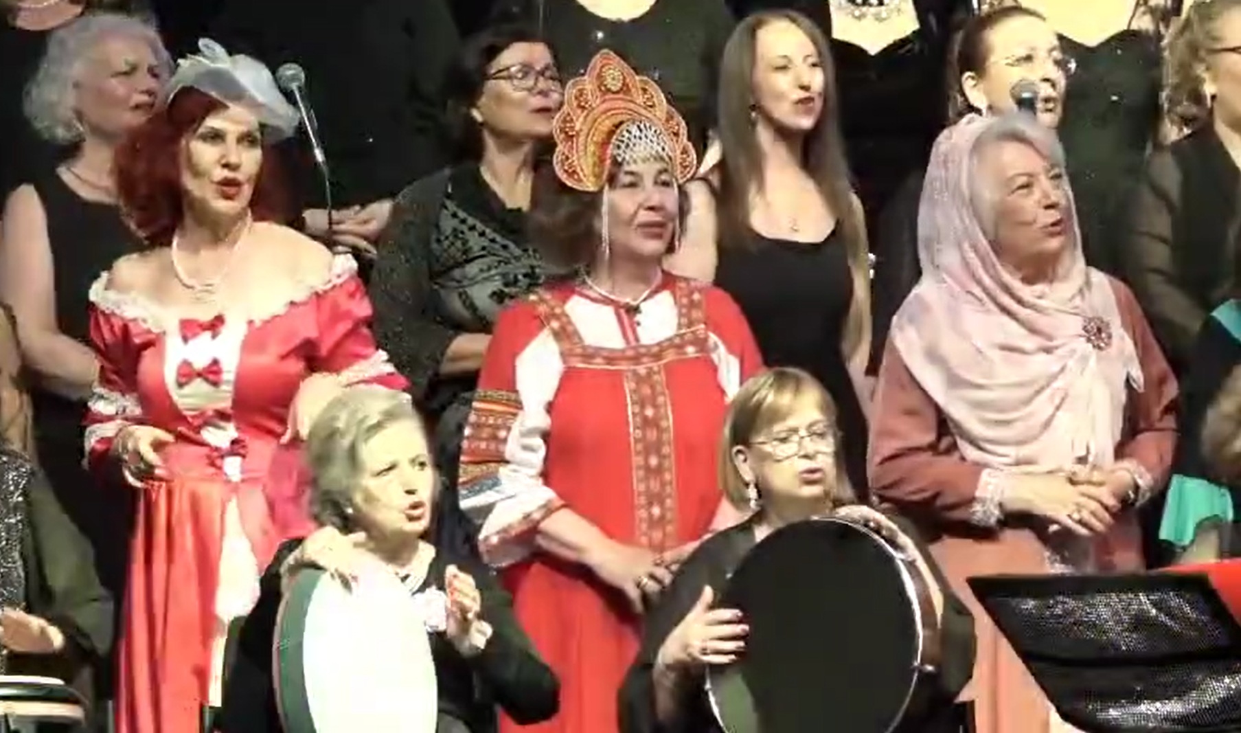 Hiç müzik eğitimi almayan 175 kadın, çıktıkları sanat yolculuğunda 11 ülkede konser verdi - Görsel 7