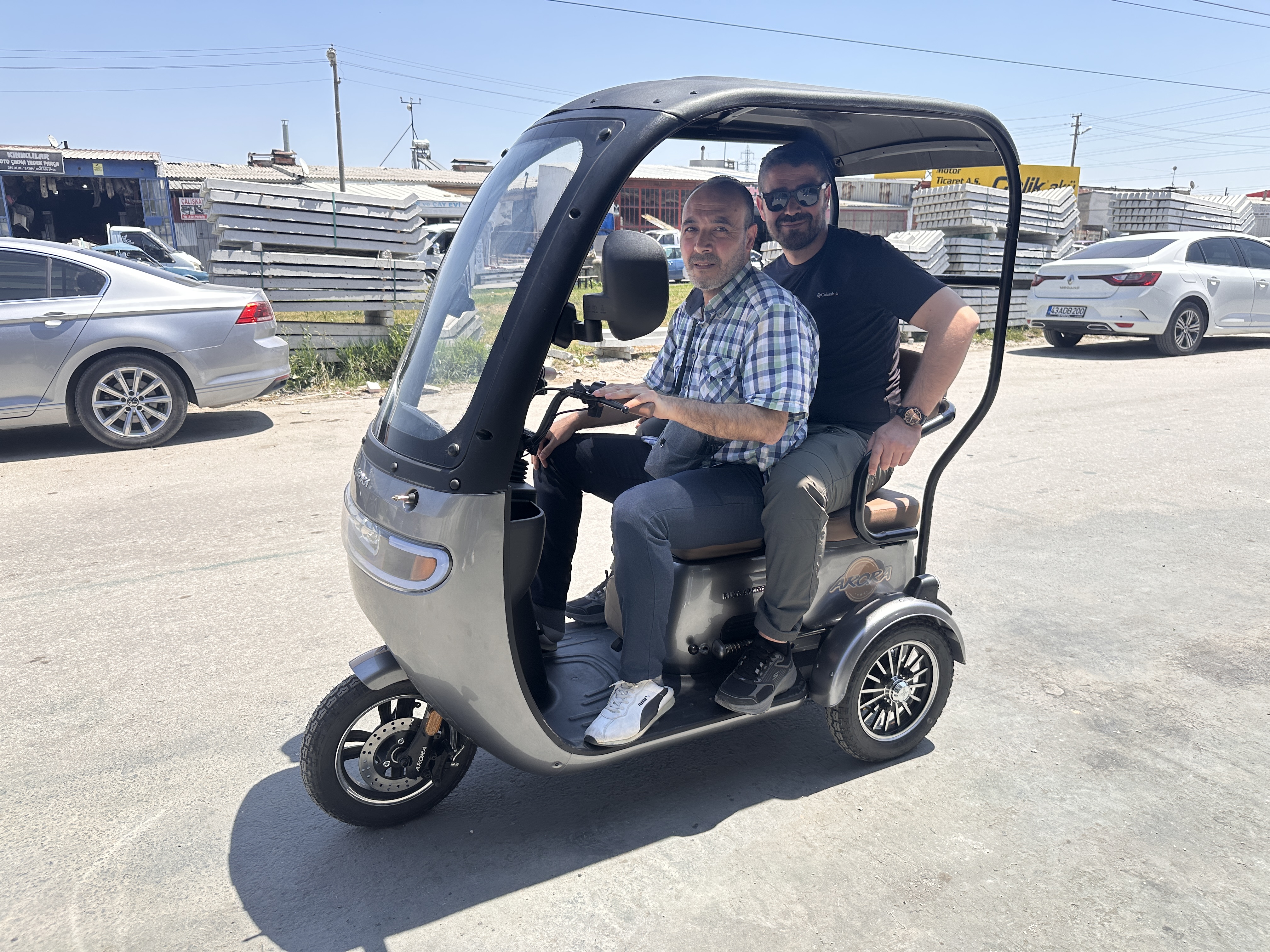 Umreye gidebilmek için sattığı engelli aracını, arkadaşları alıp hediye etti - Görsel 3