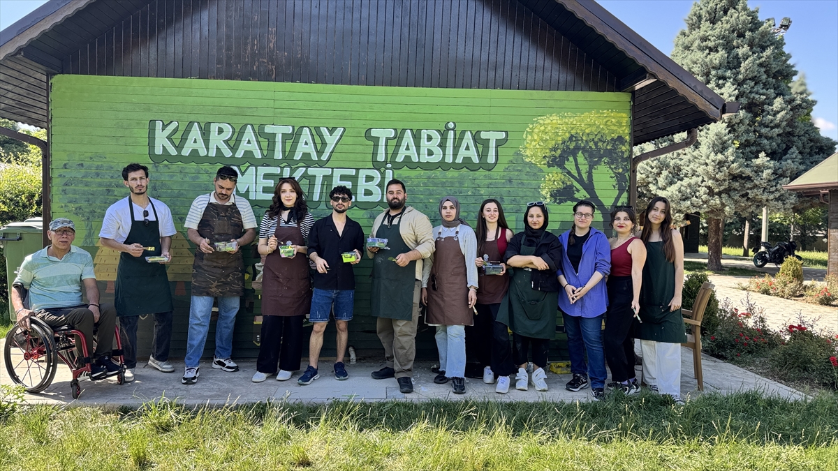 Konya'da üniversite öğrencileri okul duvarlarını renklendiriyor - Görsel 1