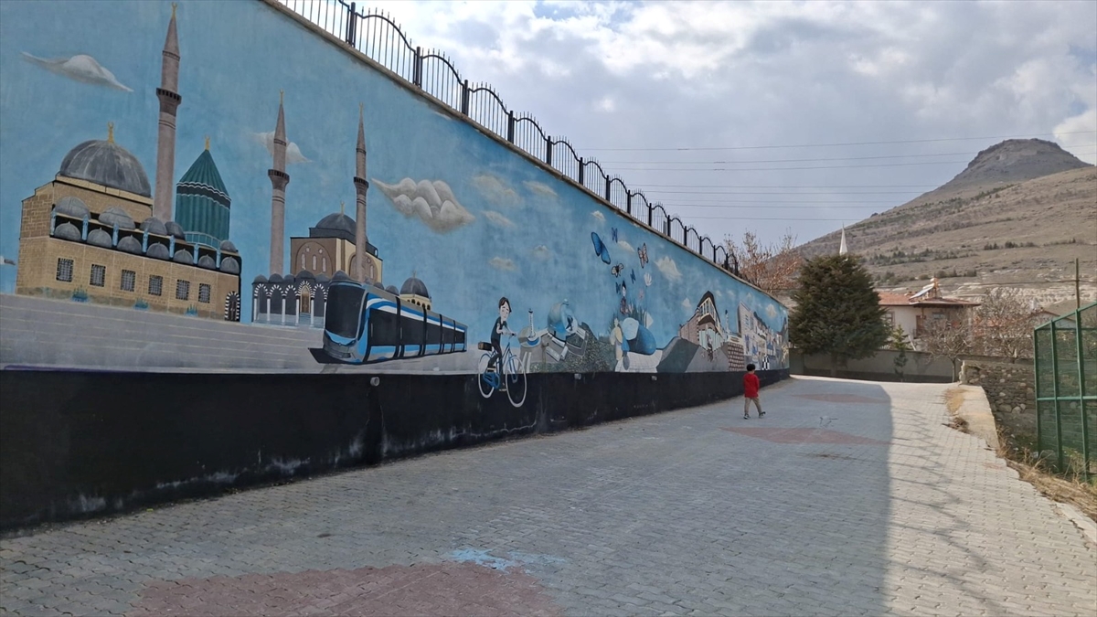 Konya'da üniversite öğrencileri okul duvarlarını renklendiriyor - Görsel 8