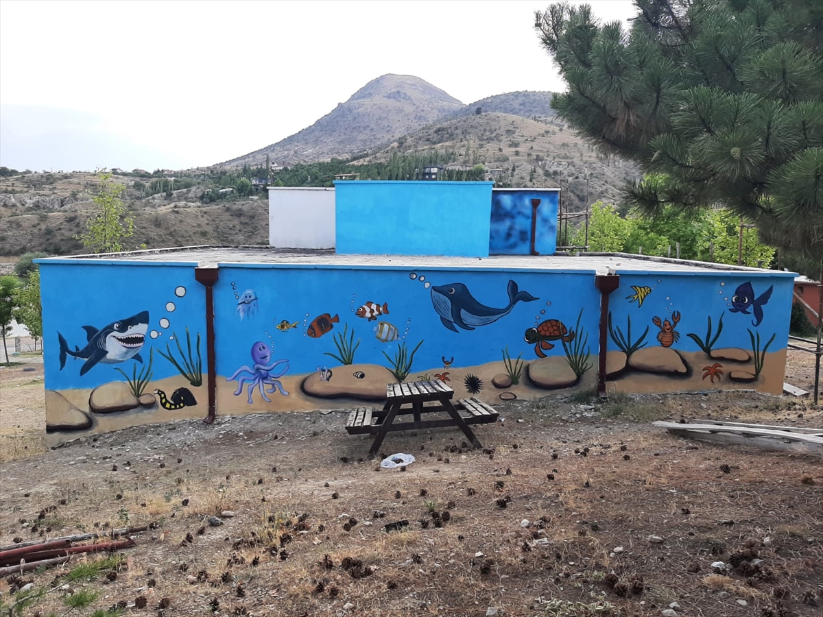 Konya'da üniversite öğrencileri okul duvarlarını renklendiriyor - Görsel 9