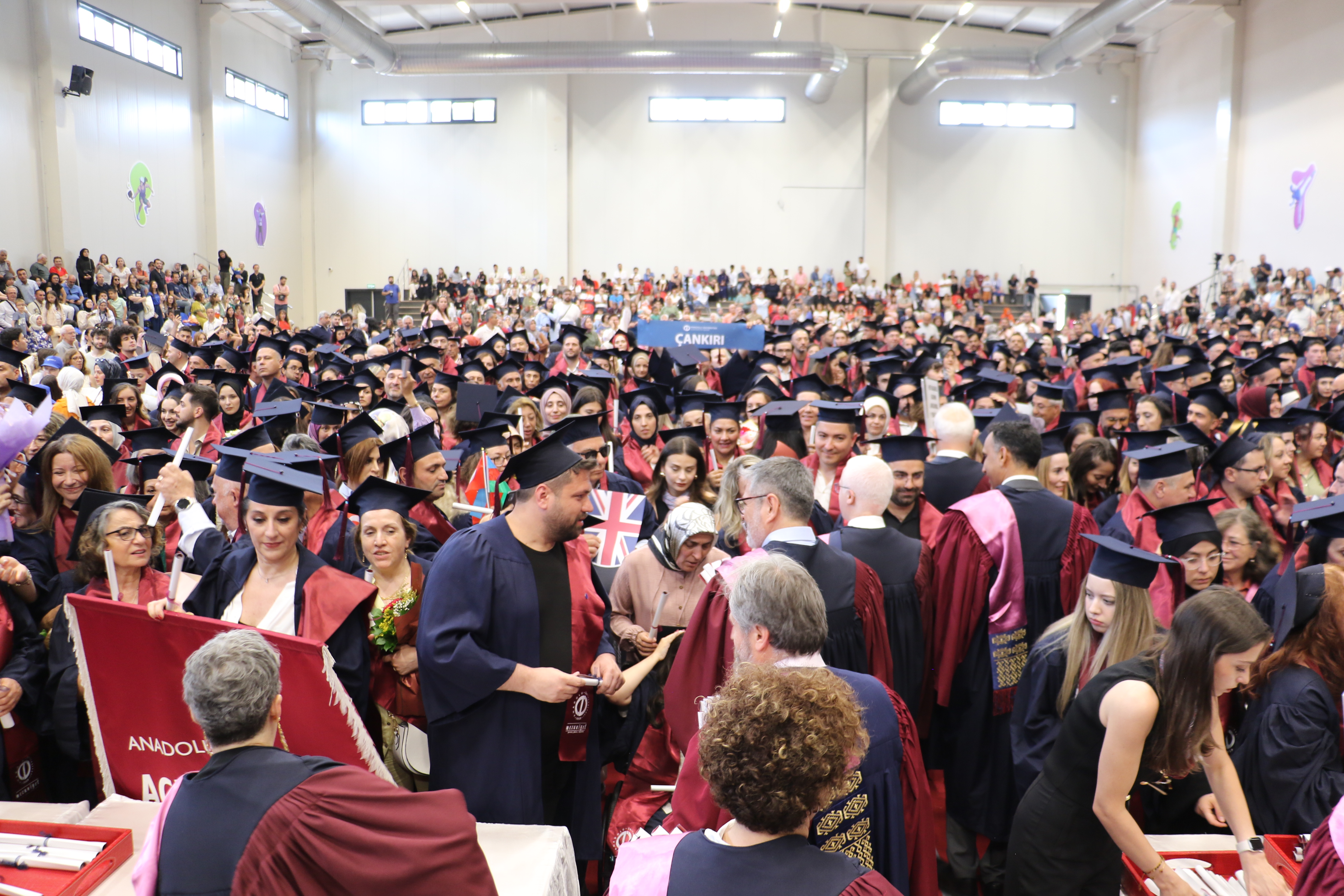 Zonguldak'ta İlkokul ve ortaokula annesinin sırtında giden engelli Tuana üniversiteden mezun oldu - Görsel 5