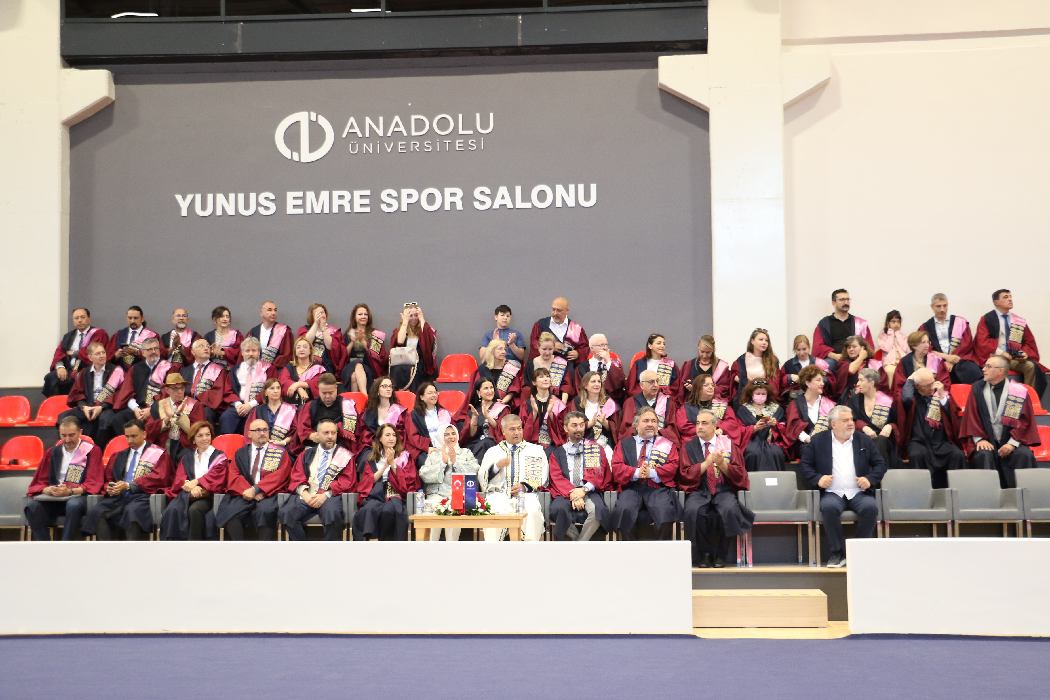 Zonguldak'ta İlkokul ve ortaokula annesinin sırtında giden engelli Tuana üniversiteden mezun oldu - Görsel 8