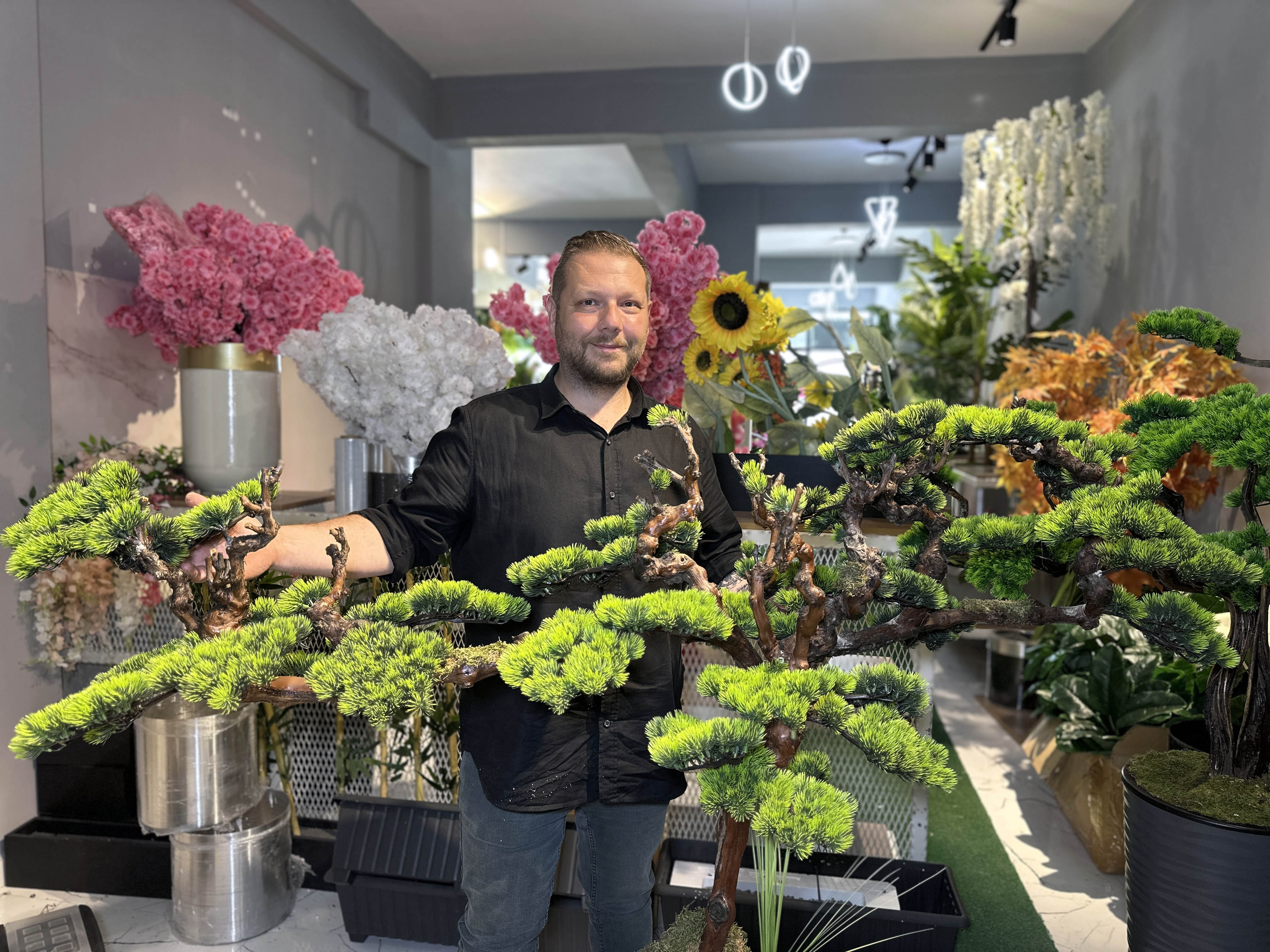 Kurumuş ağaç köklerini geri dönüşüme kazandırıp, dekorasyon malzemeleri yapıyor - Görsel 7