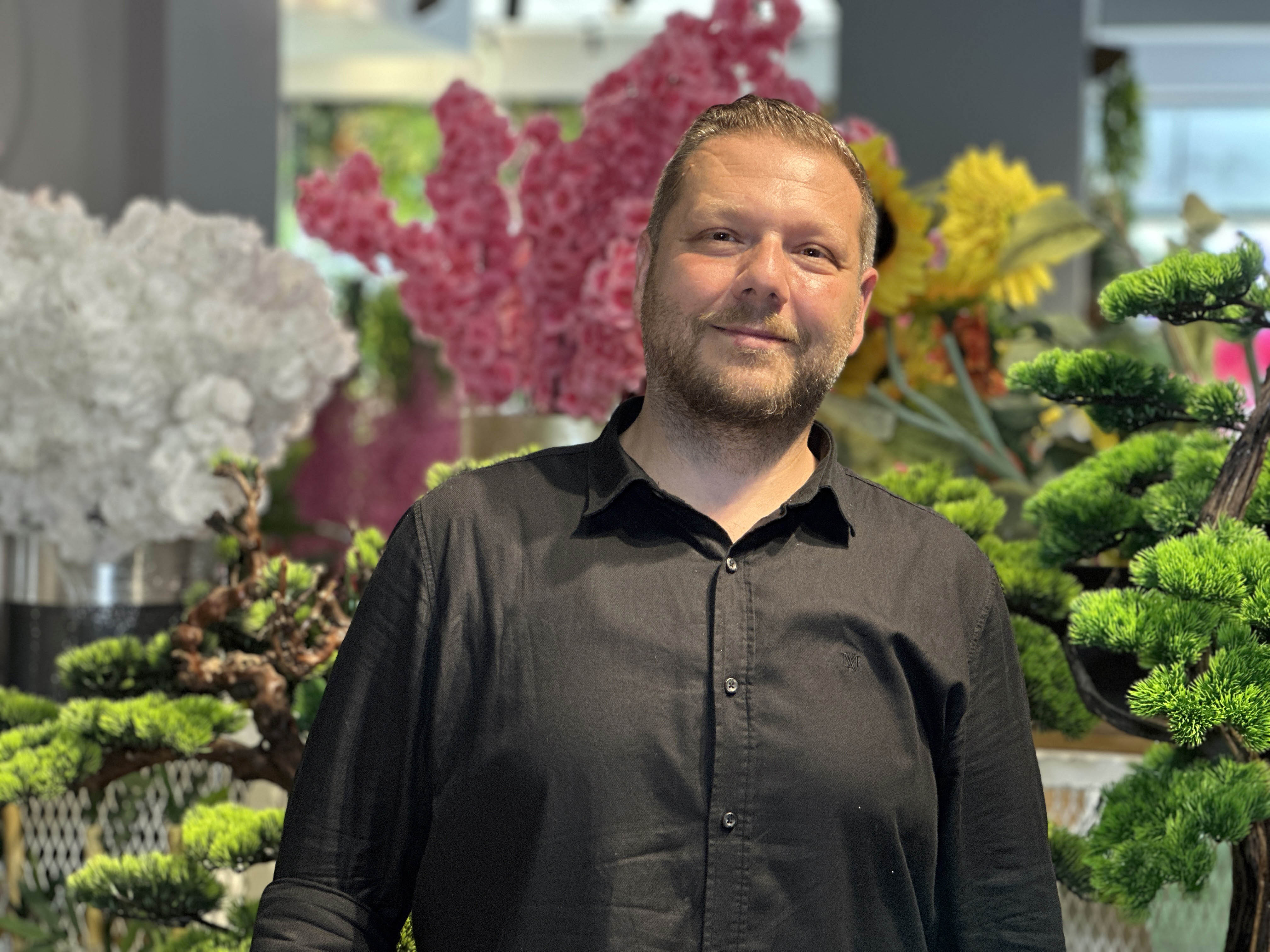 Kurumuş ağaç köklerini geri dönüşüme kazandırıp, dekorasyon malzemeleri yapıyor - Görsel 10