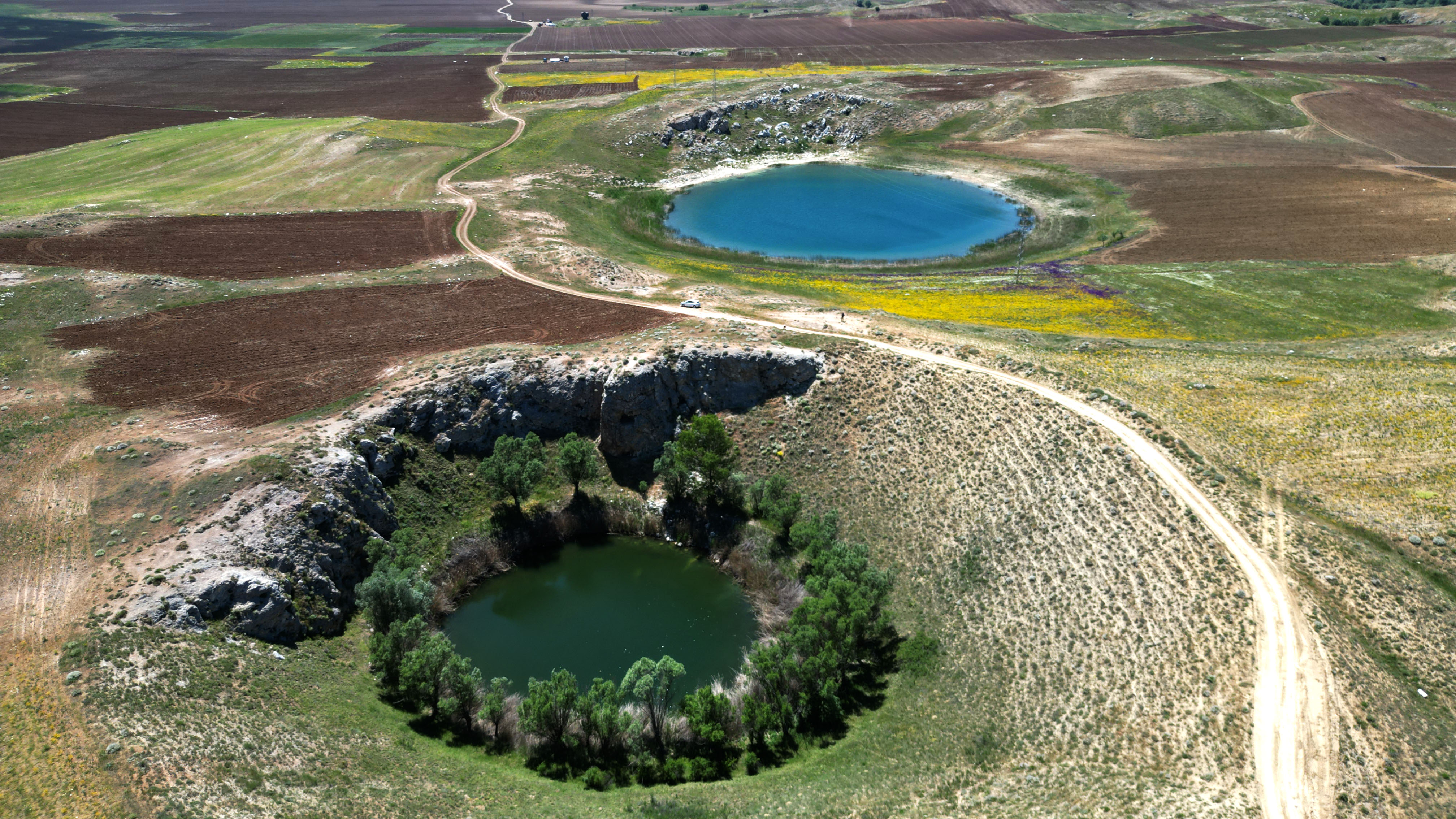 Sivas'ın nazar boncuğu göllerde 'renk' şöleni - Görsel 1
