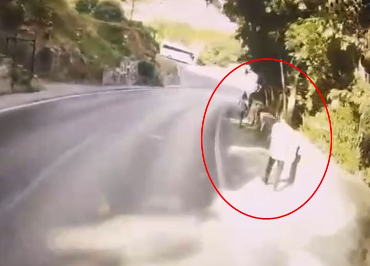 Bursa'da Boğazına bıçak dayadığı kadının 310 lirasını alan gaspçı, sahte sanıp bilezikleri istememiş - Görsel 2