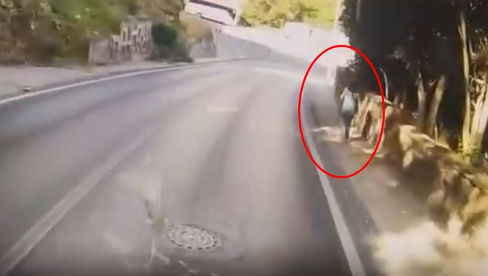 Bursa'da Boğazına bıçak dayadığı kadının 310 lirasını alan gaspçı, sahte sanıp bilezikleri istememiş - Görsel 3