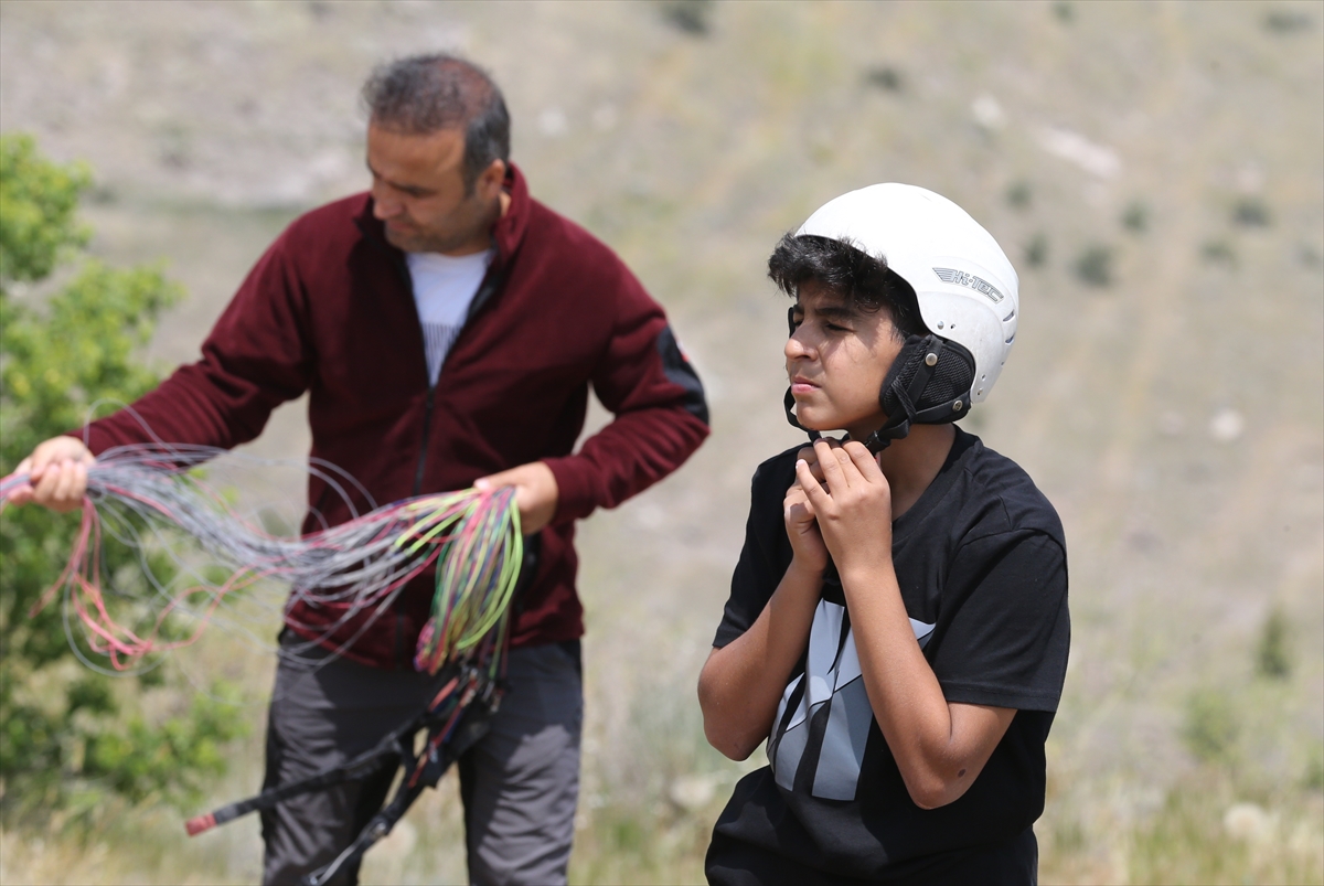 Konya'da 12 yaşındaki yamaç paraşütçü Bedirhan Tosun gökyüzünde uçmayı seviyor - Görsel 3