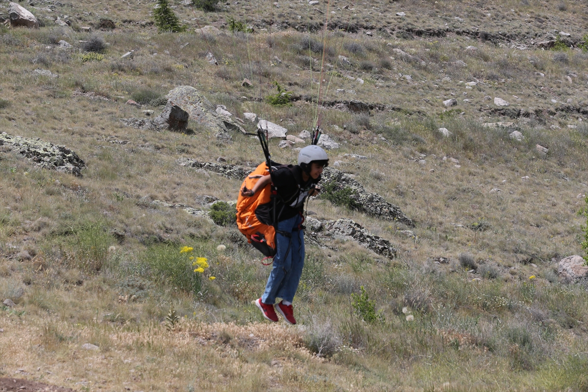 Konya'da 12 yaşındaki yamaç paraşütçü Bedirhan Tosun gökyüzünde uçmayı seviyor - Görsel 6