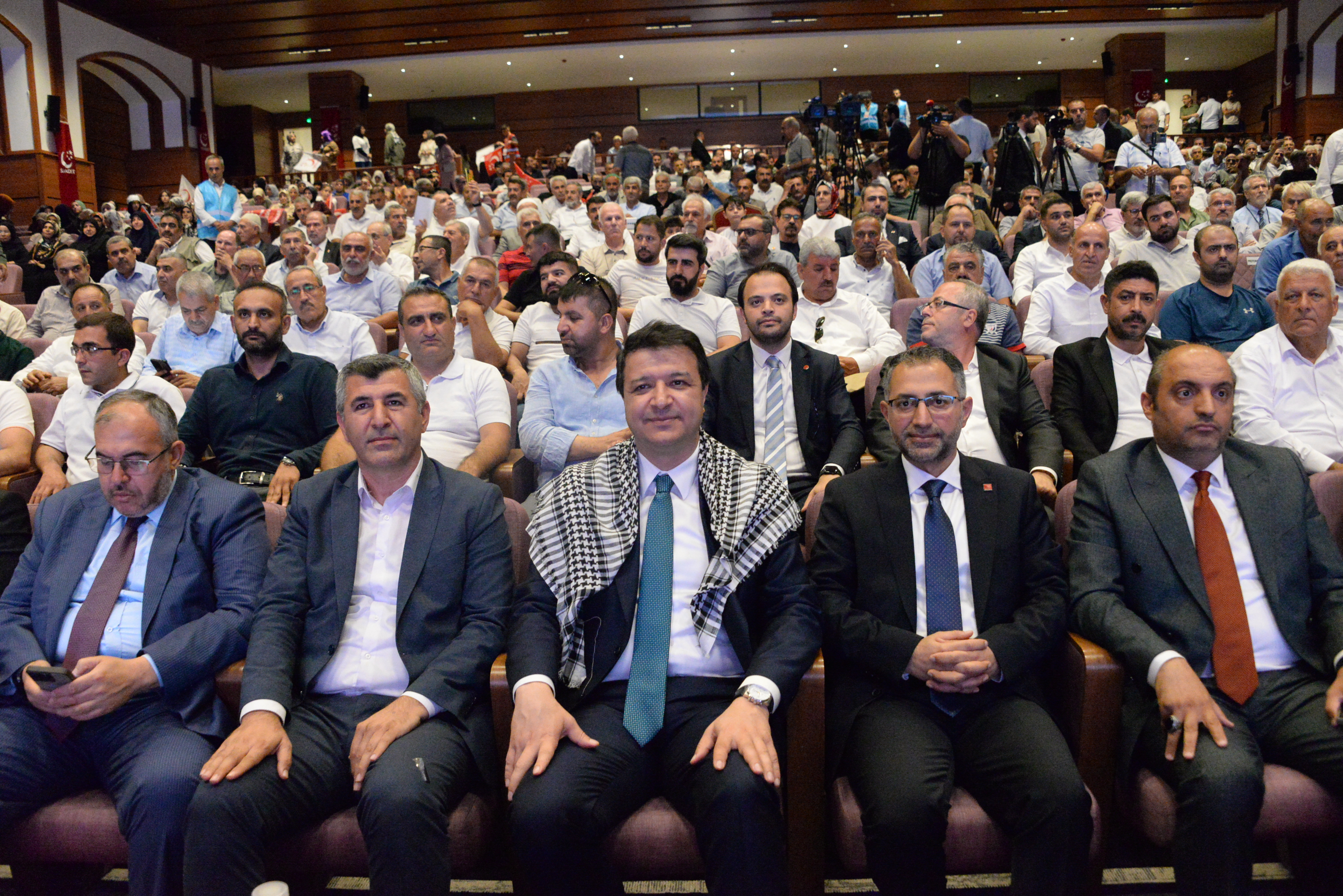 Mahmut Arıkan: İran'ın onurlu direnişini görmezden gelemeyiz - Görsel 2