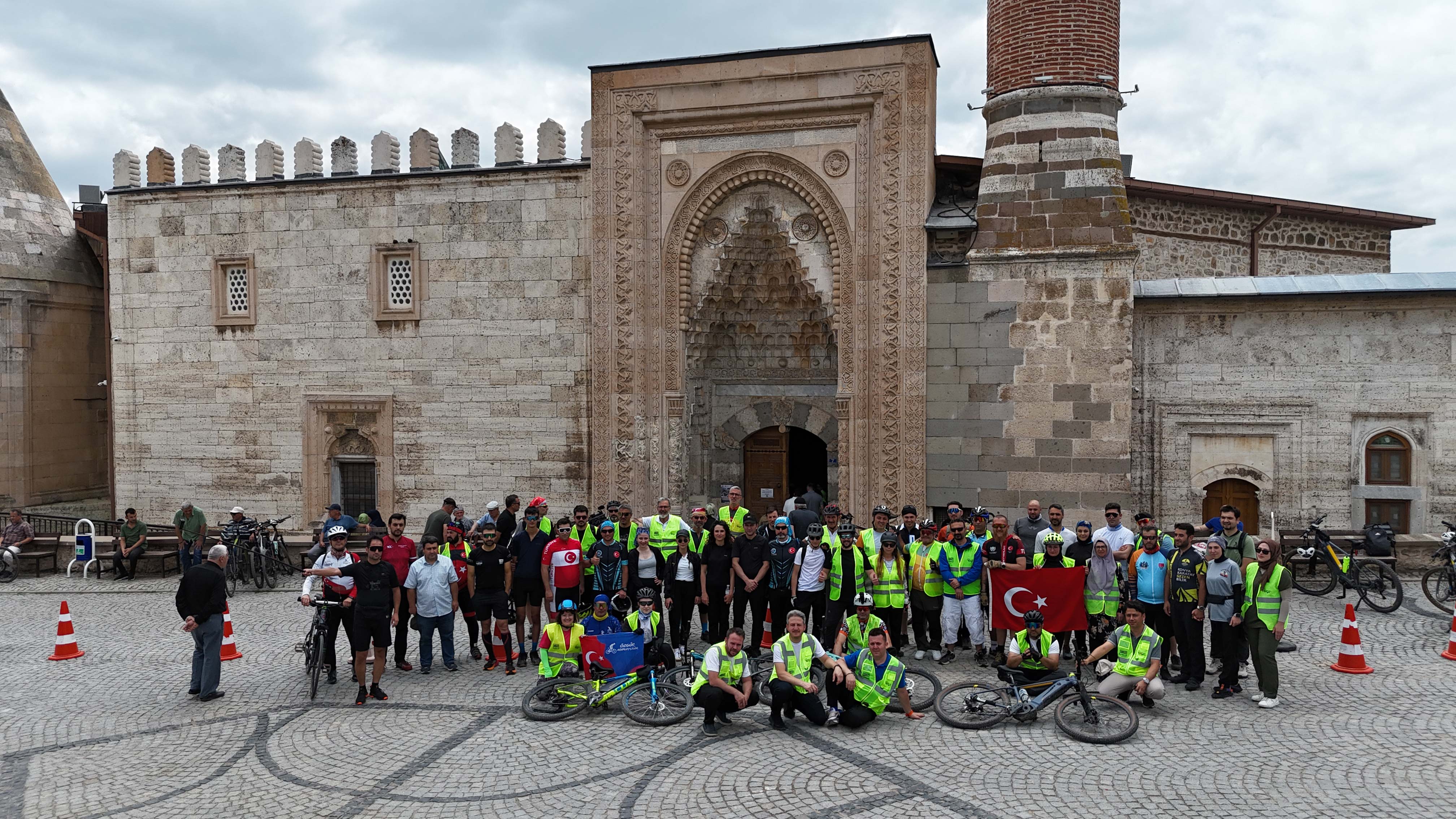 BİSİKLETSEVERLER KONYA BÜYÜKŞEHİR’İN YENİ OLUŞTURDUĞU TARİHİ ROTADA PEDAL ÇEVİRDİ - Görsel 5