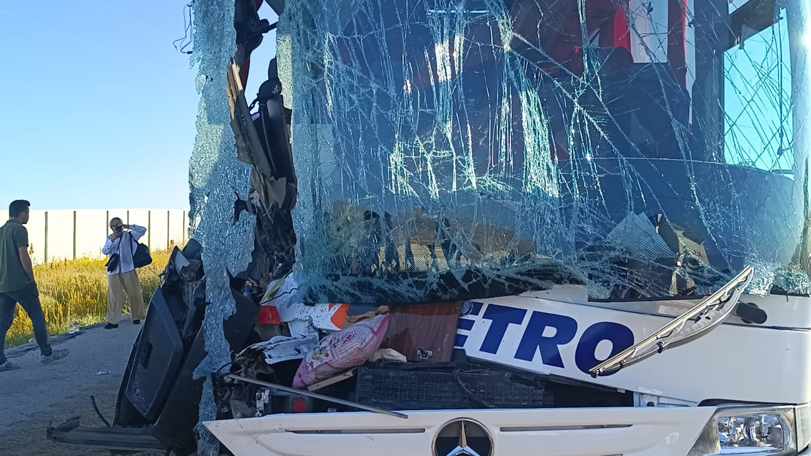 AFYONKARAHİSAR - Yolcu otobüsünün tıra çarptığı kazada 26 kişi yaralandı - Görsel 4