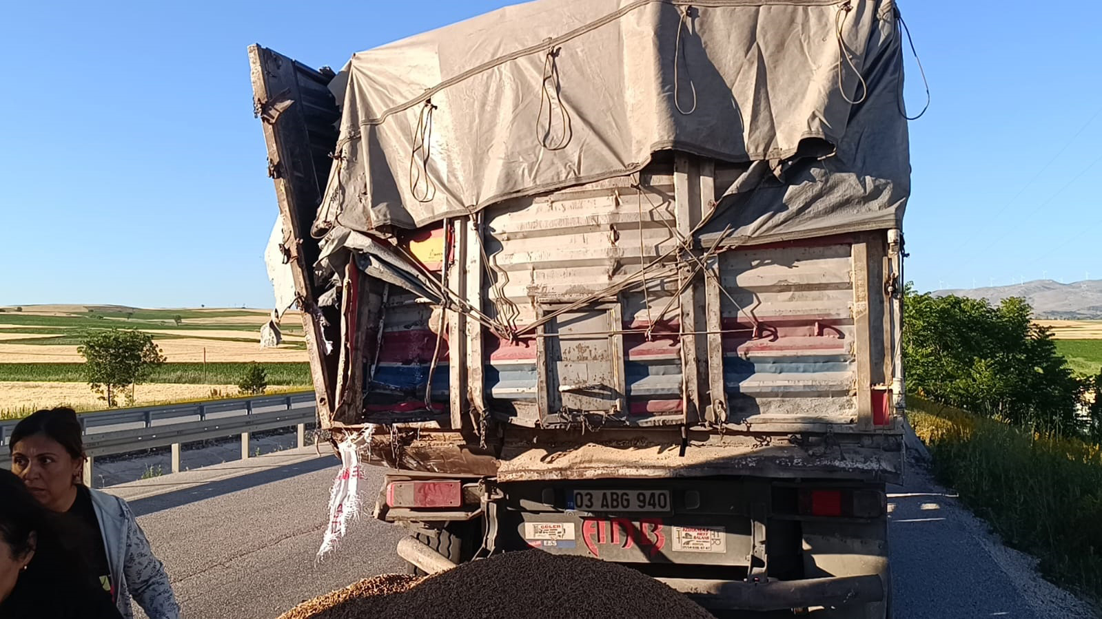 AFYONKARAHİSAR - Yolcu otobüsünün tıra çarptığı kazada 26 kişi yaralandı - Görsel 5