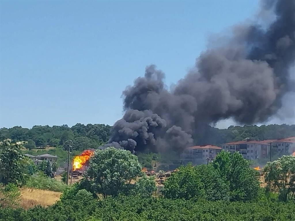 Sakarya Orman İşletme Müdürlüğü'nün deposunda yangın; ormana da sıçradı - Görsel 1
