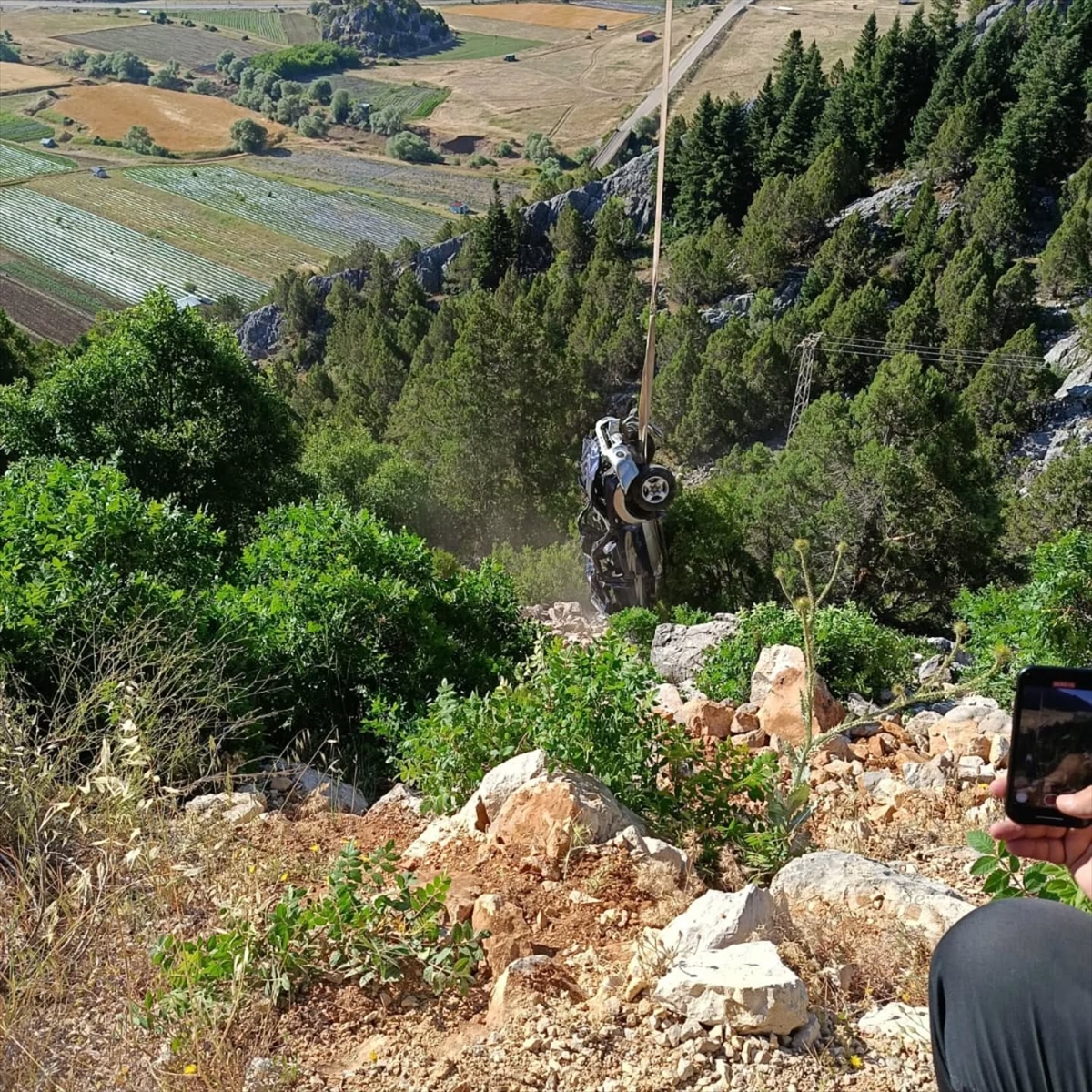 Derebucak'ta Feci Kaza: Pikap Uçuruma Yuvarlandı, 1 Ölü 1 Yaralı - Görsel 1