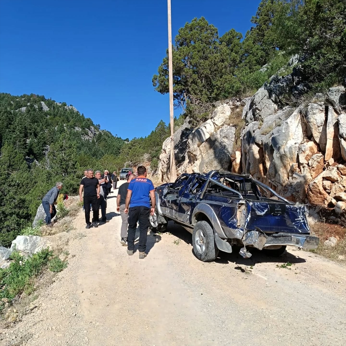 Derebucak'ta Feci Kaza: Pikap Uçuruma Yuvarlandı, 1 Ölü 1 Yaralı - Görsel 2