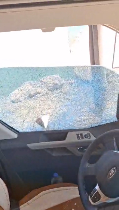 'Yol verme' tartışmasında TIR'a satırlı saldırı kamerada - Görsel 3