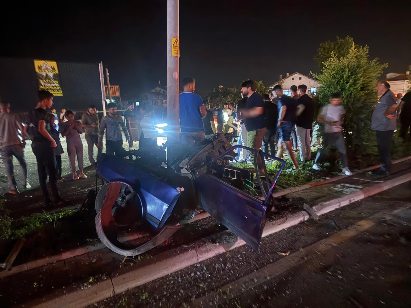 Konya'da Korkunç Kazada Araç İkiye Bölündü: 3 Yaralı! - Görsel 1