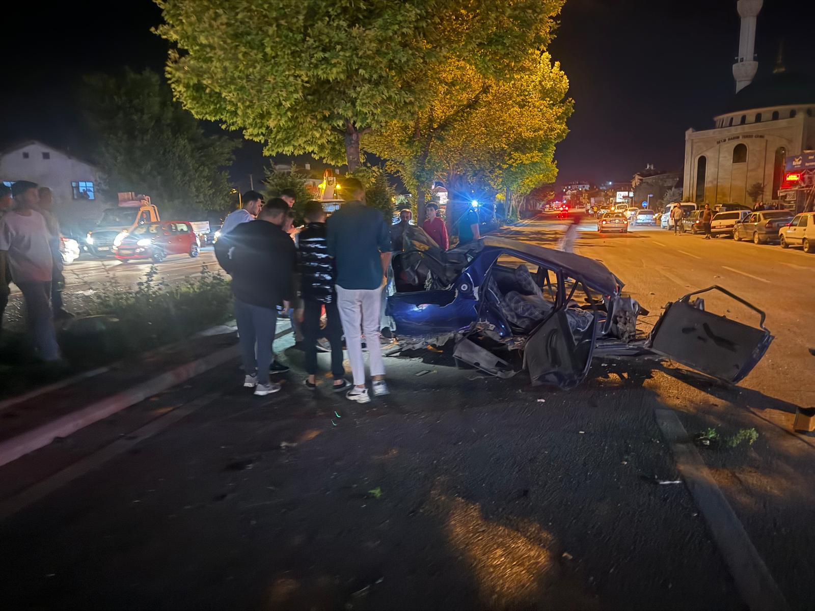 Konya'da Korkunç Kazada Araç İkiye Bölündü: 3 Yaralı! - Görsel 2