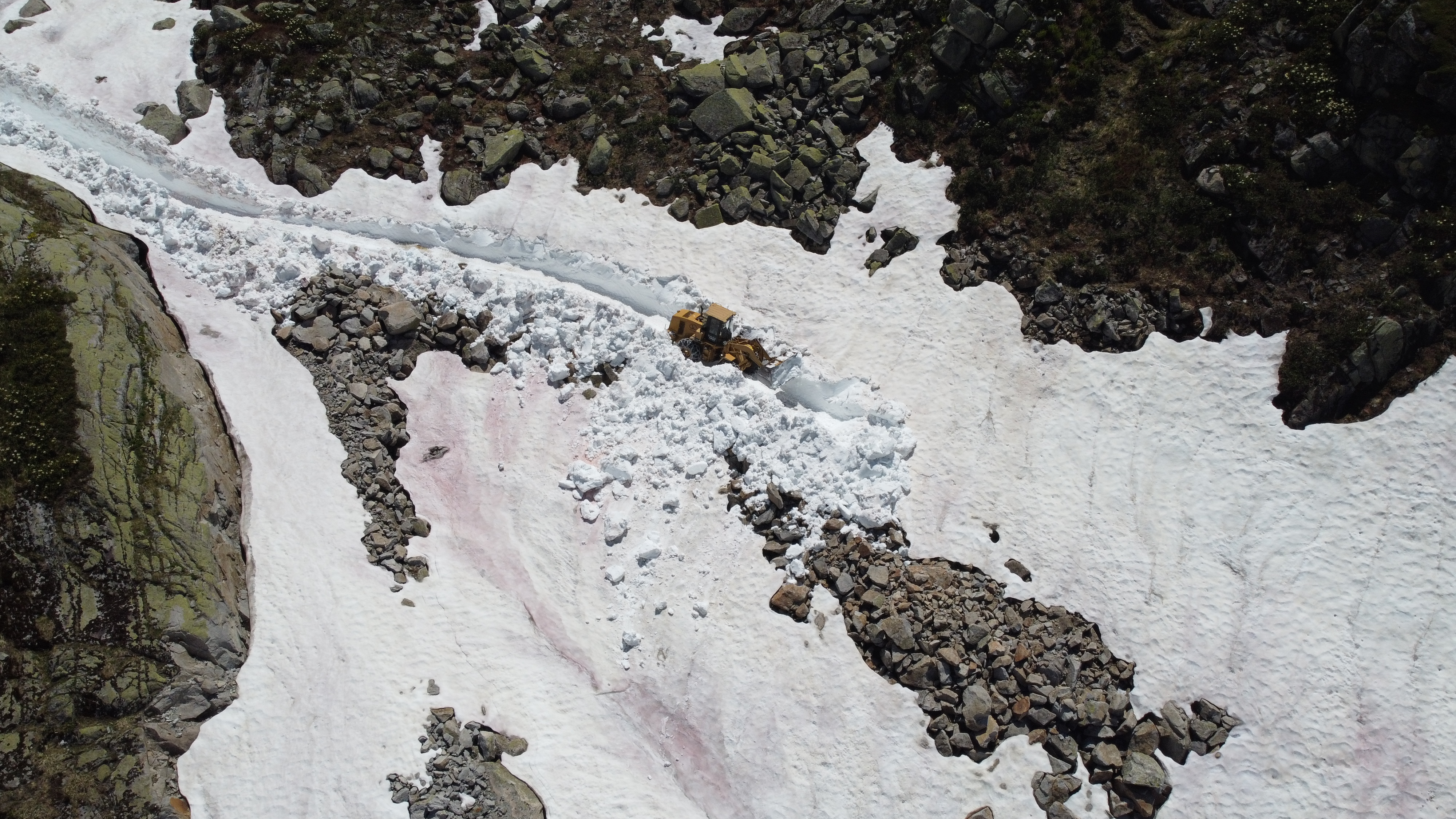 Rize’de haziran sonunda karla mücadele - Görsel 1
