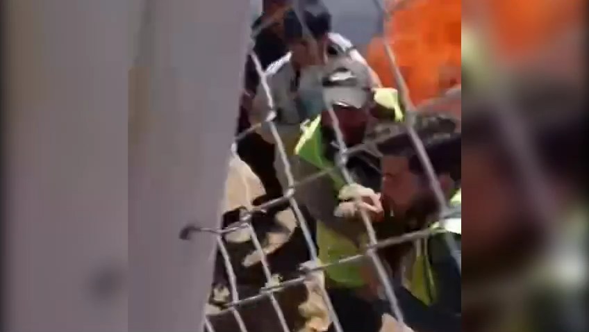 Şanlıurfa’da tiner yüklü minibüs devrildi; 1 ölü 1 yaralı - Görsel 1