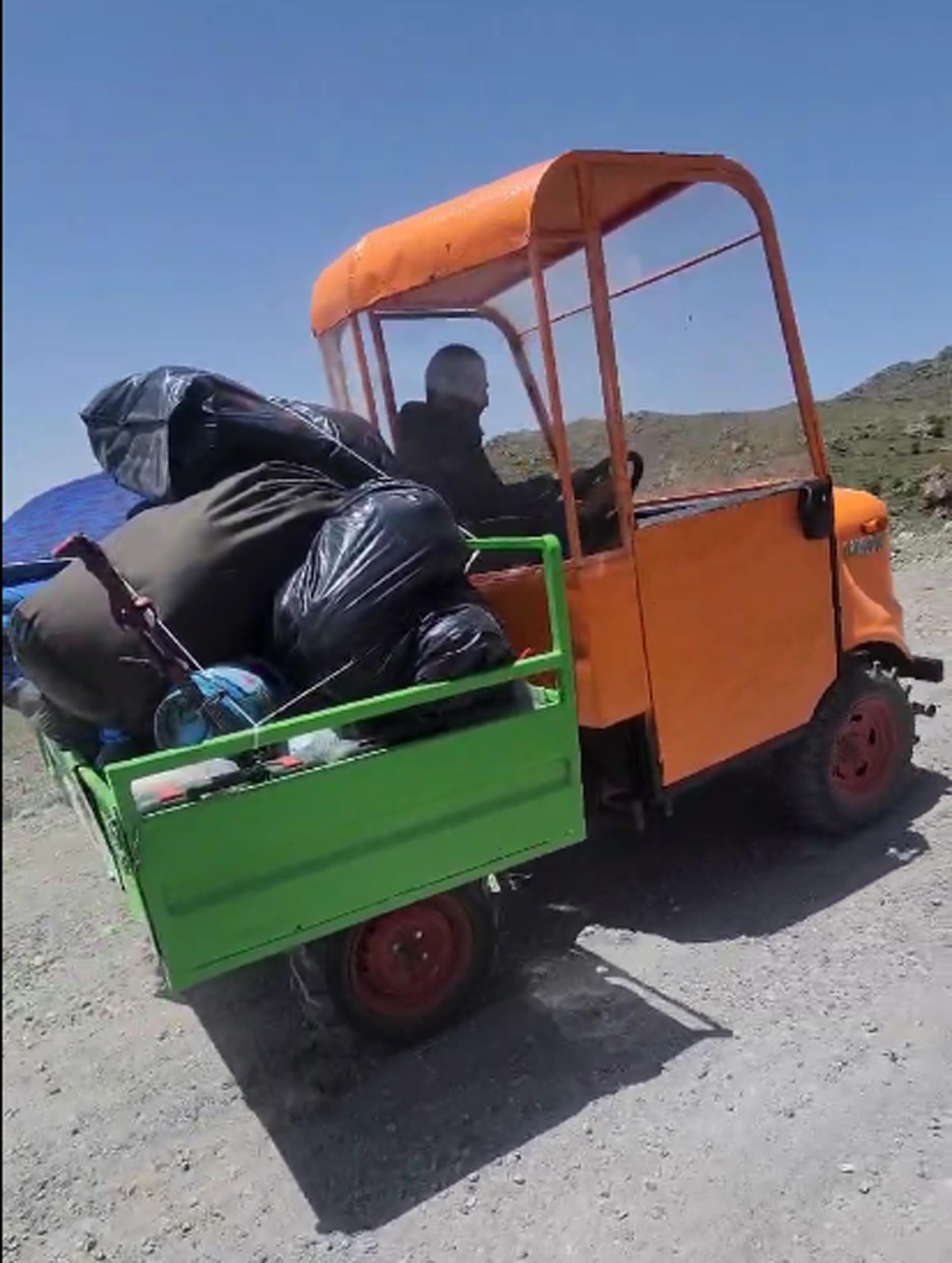 Mühendis çift, hurdalardan Ağrı Dağı'na tırmanan dağcıların yükünü taşıyacak araç yapt - Görsel 4