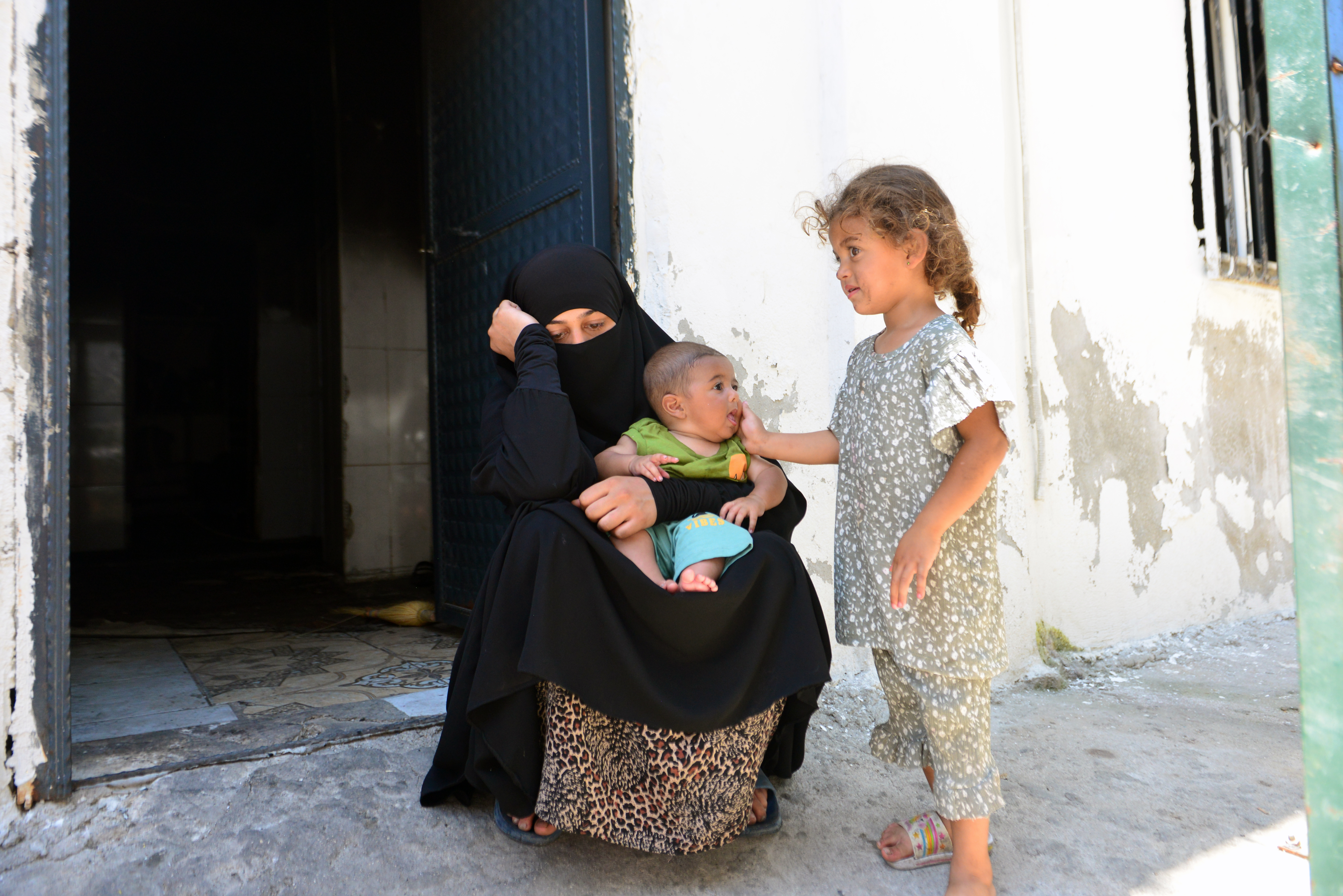 3 çocuğun uyuduğu evi molotofkokteyliyle kundaklayan şüpheli tutuklandı - Görsel 1