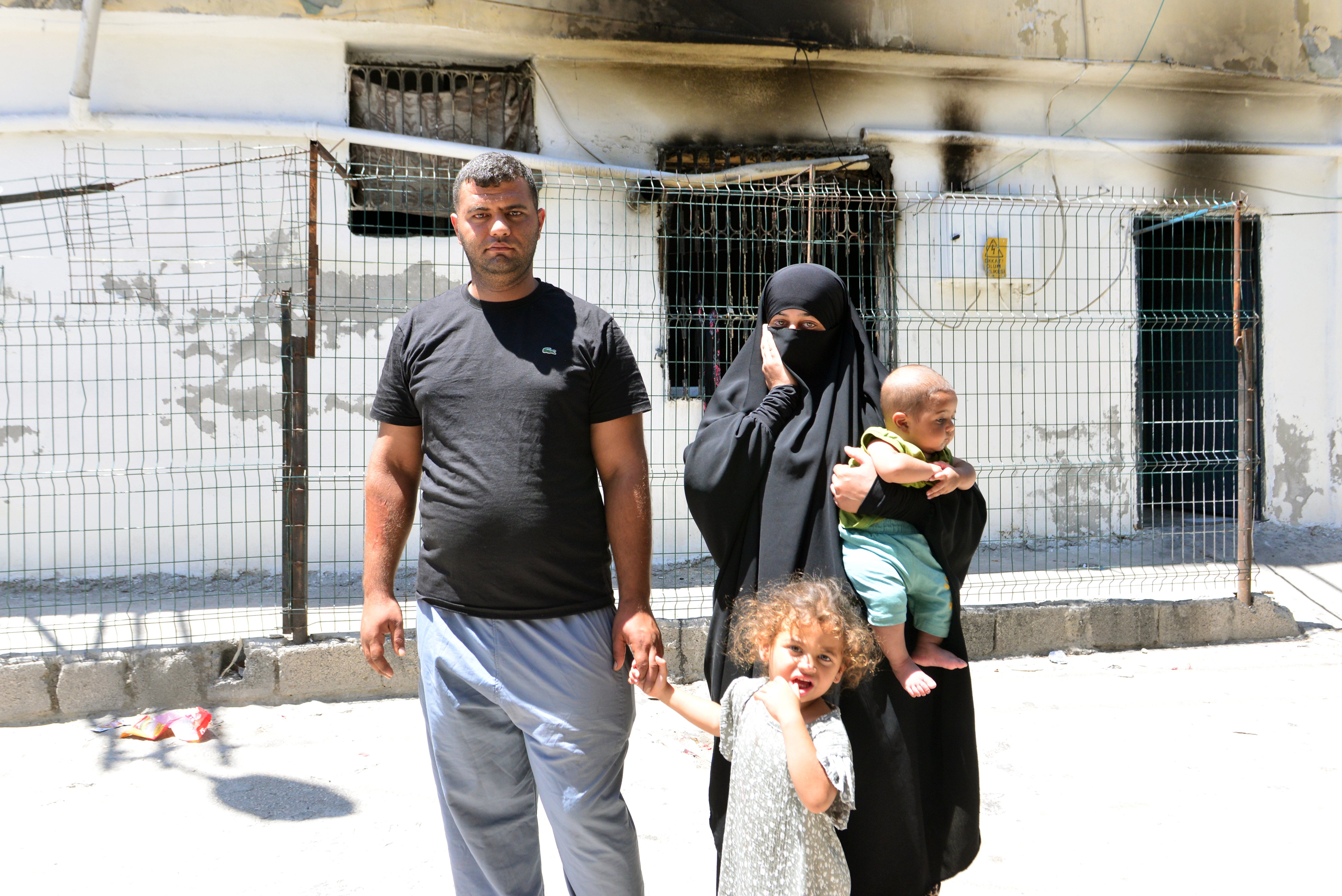 3 çocuğun uyuduğu evi molotofkokteyliyle kundaklayan şüpheli tutuklandı - Görsel 2