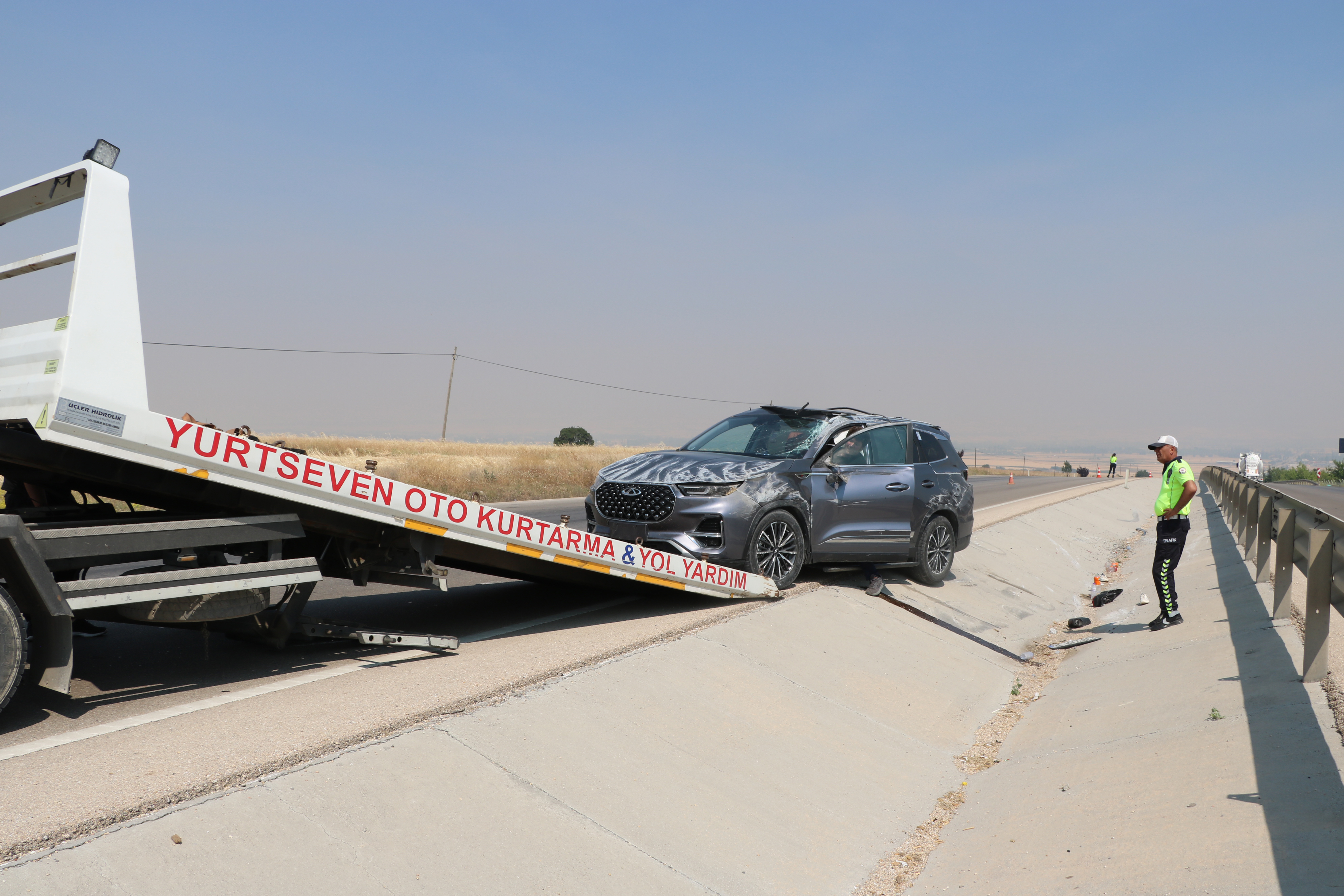 Cip refüjdeki su kanalına devrildi: 1 ölü, 3 yaralı - Görsel 4