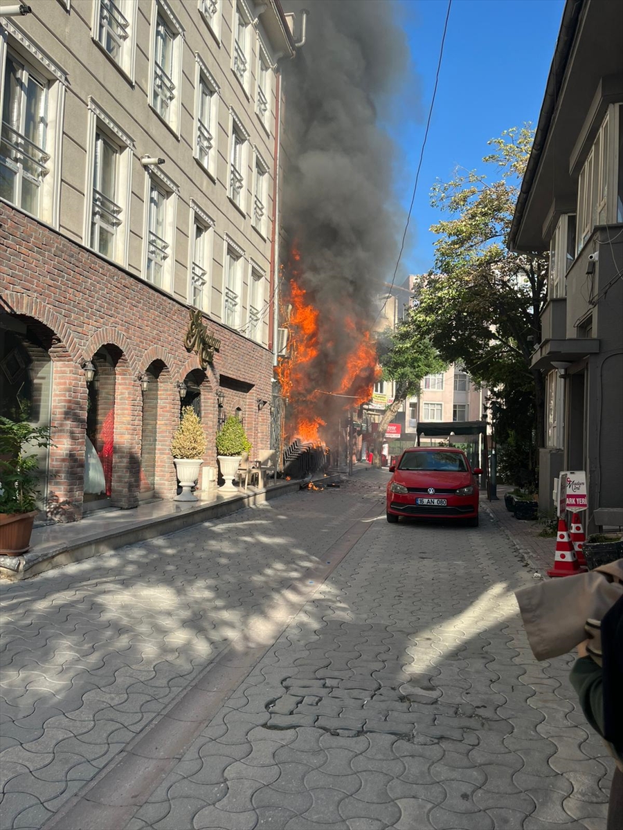 Konya'da iş yerinde çıkan yangında 4 kişi dumandan etkilendi - Görsel 5