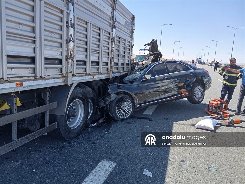 Aksaray'da park halindeki tıra çarpan otomobildeki 2 kişi öldü - Görsel 4
