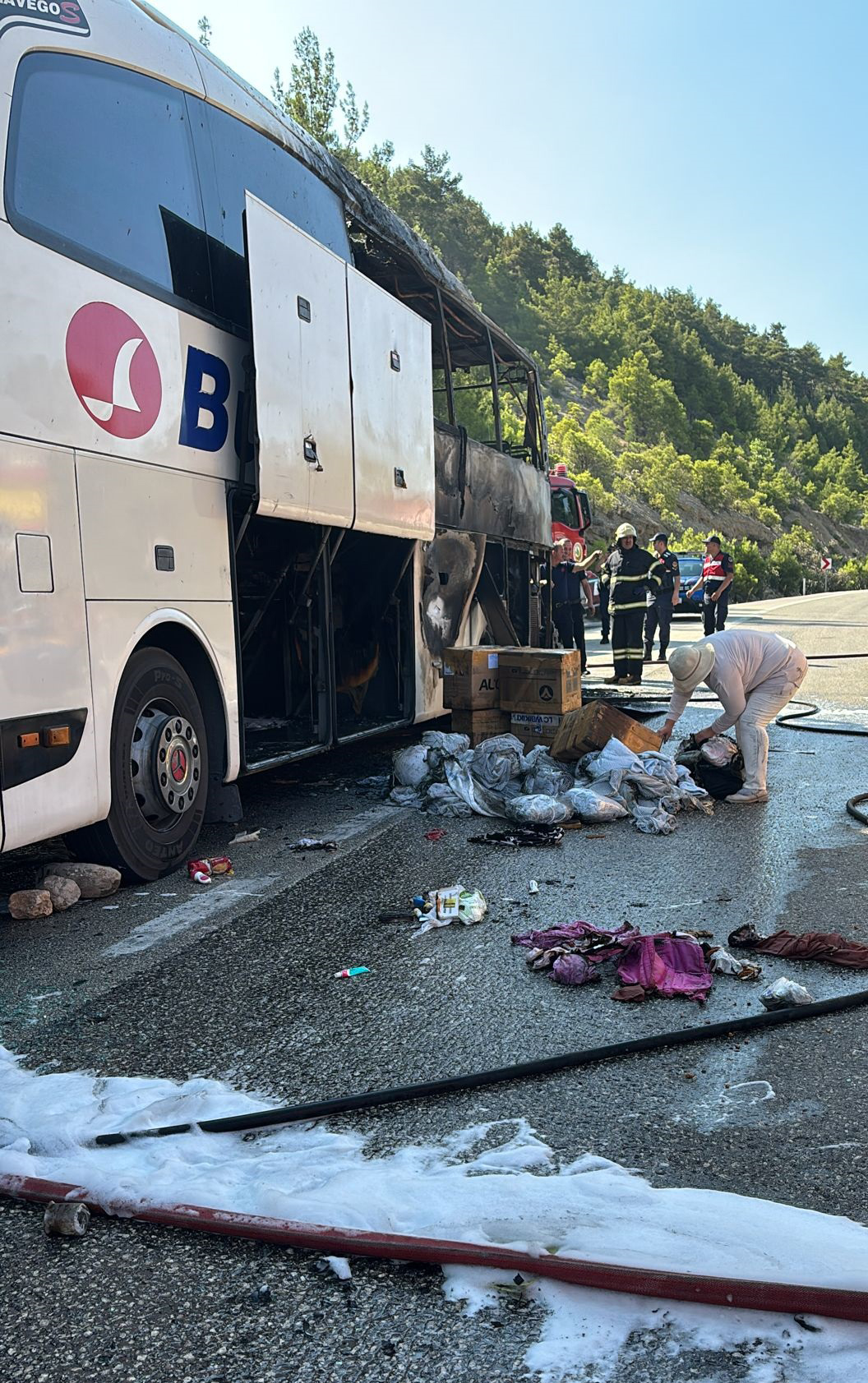  ISPARTA da Seyir halindeyken alev alan yolcu otobüsü yandı - Görsel 4