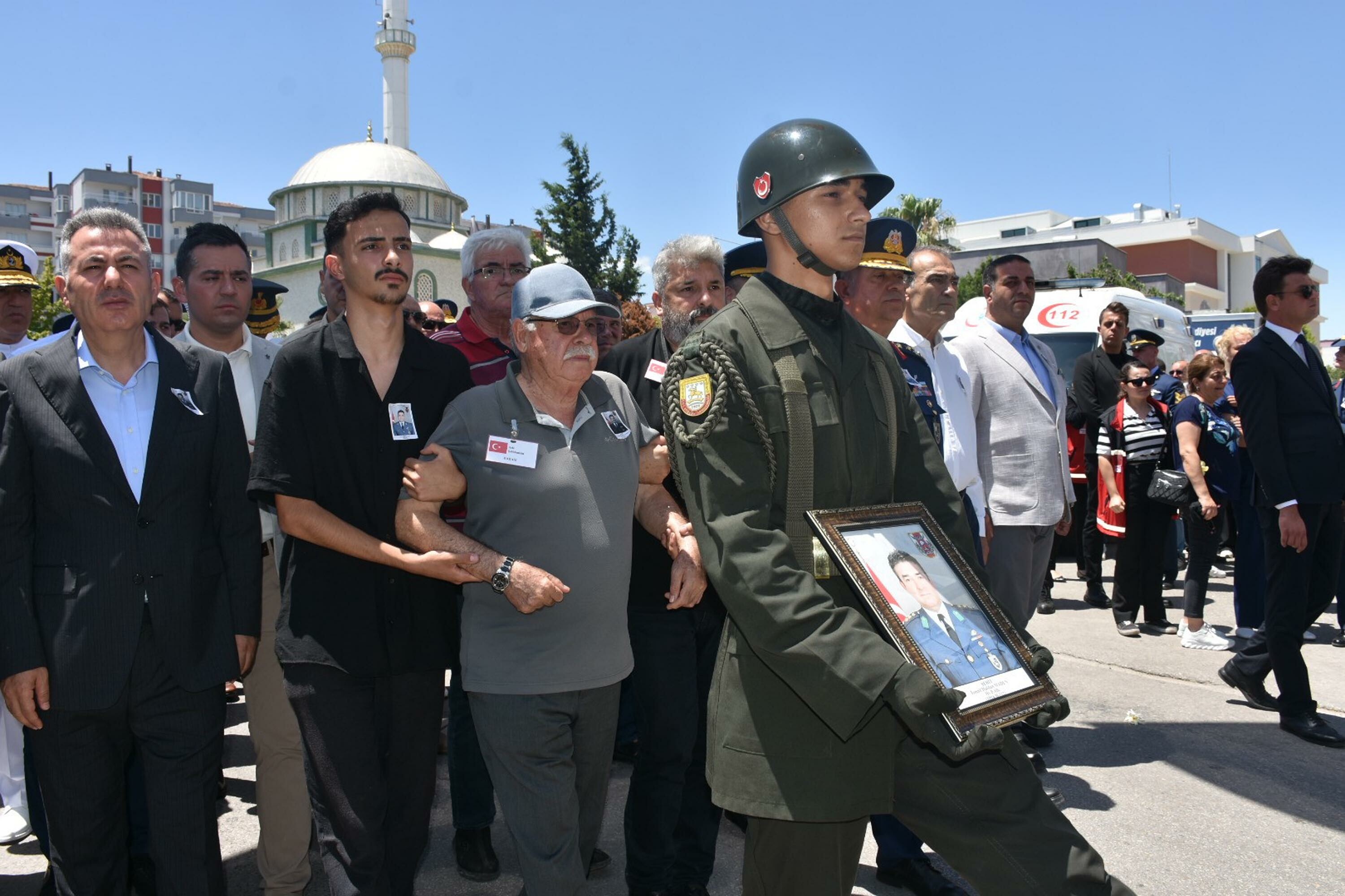 Şehit albay son yolculuğuna uğurlandı - Görsel 2