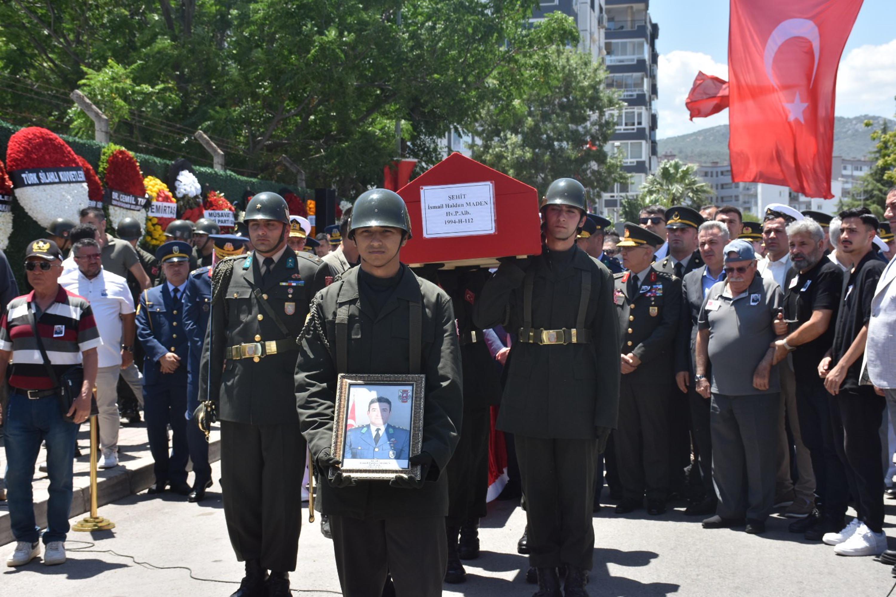 Şehit albay son yolculuğuna uğurlandı - Görsel 6