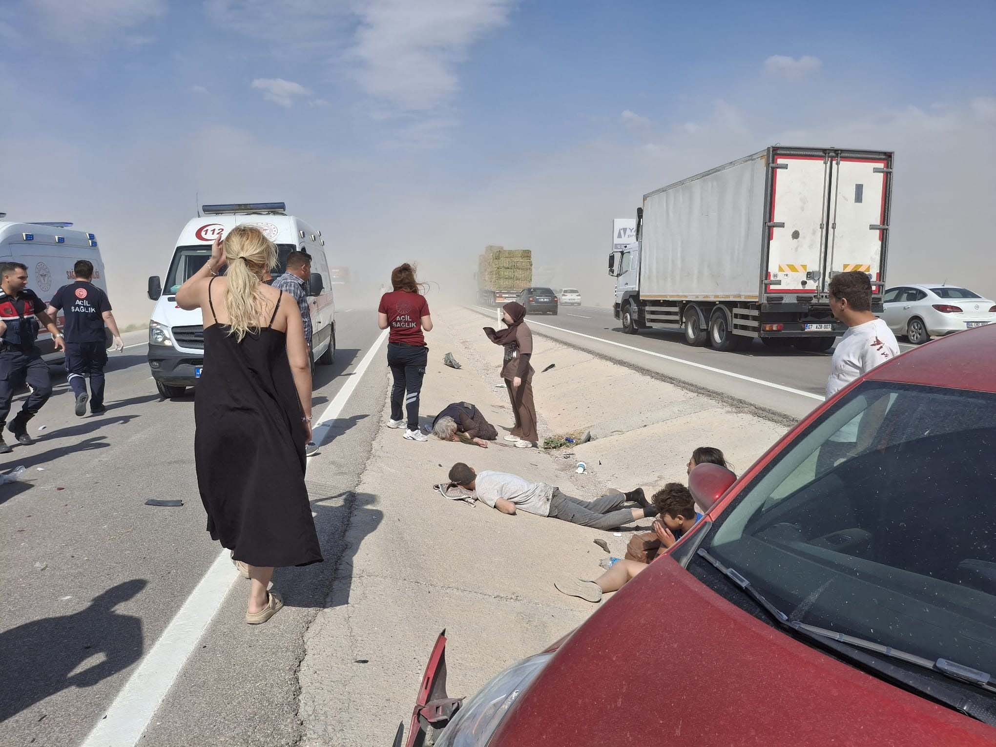 Konya Aksaray yolunda kum fırtınası zincirleme kazaya neden oldu: 11 yaralı - Görsel 1