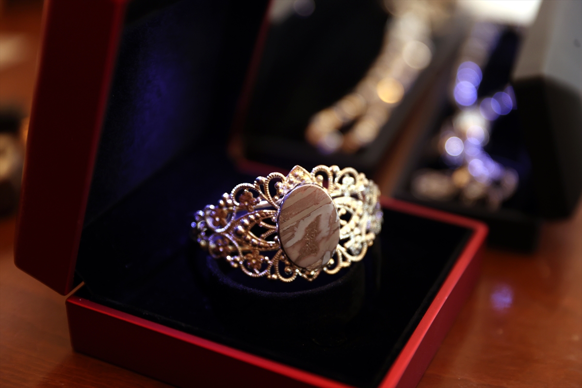 Konya'da gök taşından takı ve bıçak üreten girişimci uzay merakını sektöre taşıyor - Görsel 4