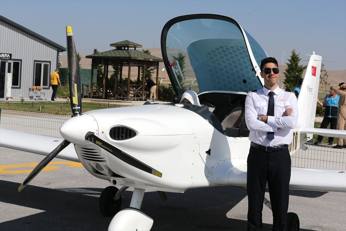 Pilotaj bölümü mezunu oğlunun uçuşuna eşlik eden anne, heyecan ve mutluluğu bir arada yaşadı - Görsel 2