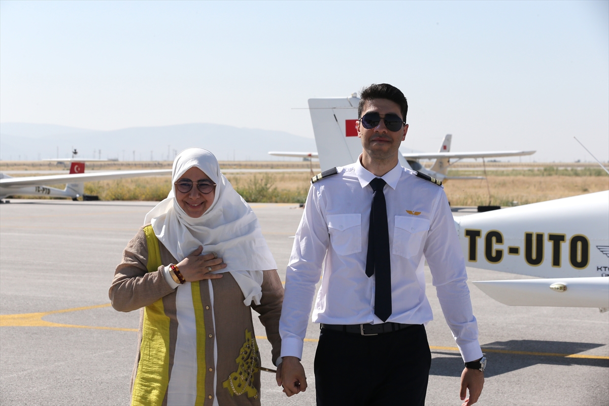 Pilotaj bölümü mezunu oğlunun uçuşuna eşlik eden anne, heyecan ve mutluluğu bir arada yaşadı - Görsel 5