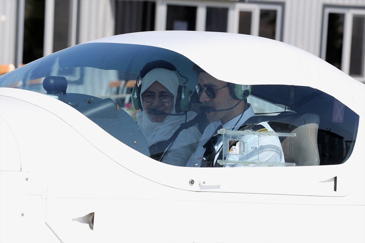 Pilotaj bölümü mezunu oğlunun uçuşuna eşlik eden anne, heyecan ve mutluluğu bir arada yaşadı - Görsel 8