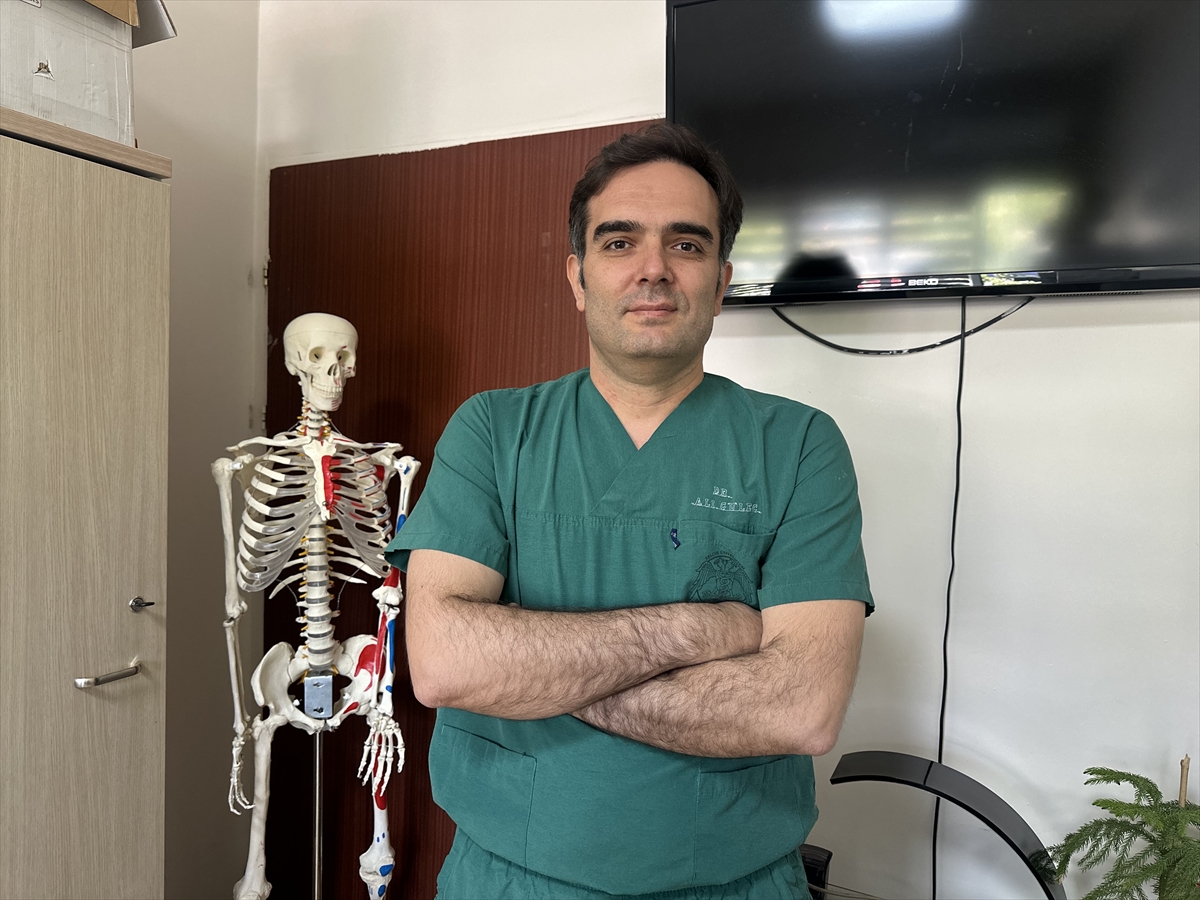 Seydişehirli Doktor Ali Güleç'in Mucizesi: Küçük Miray, 9 Saatlik Ameliyatla Omurga Eğriliğini Yendi - Görsel 3