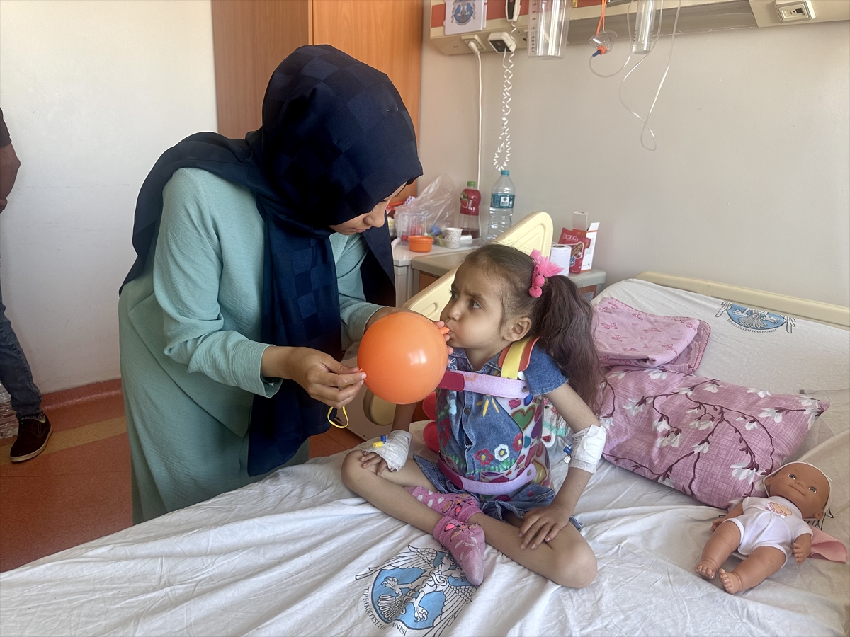 Seydişehirli Doktor Ali Güleç'in Mucizesi: Küçük Miray, 9 Saatlik Ameliyatla Omurga Eğriliğini Yendi - Görsel 4