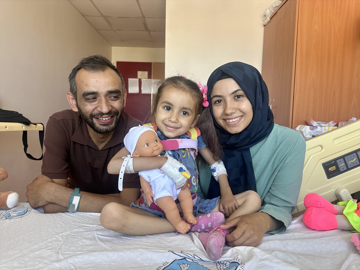 Seydişehirli Doktor Ali Güleç'in Mucizesi: Küçük Miray, 9 Saatlik Ameliyatla Omurga Eğriliğini Yendi - Görsel 6