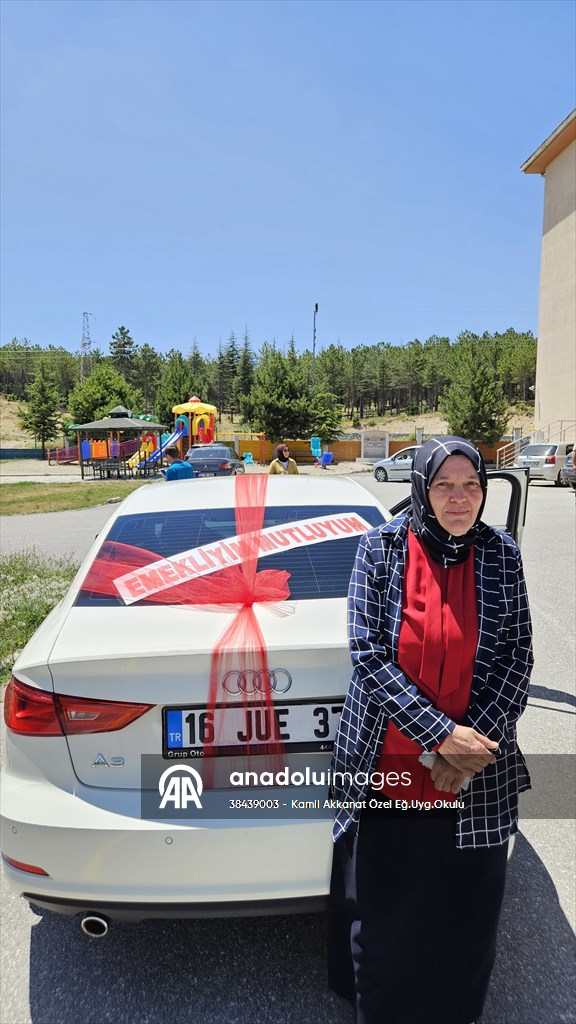 Beyşehir'de emekli olan Nuriye öğretmen için veda konvoyu düzenlendi - Görsel 1