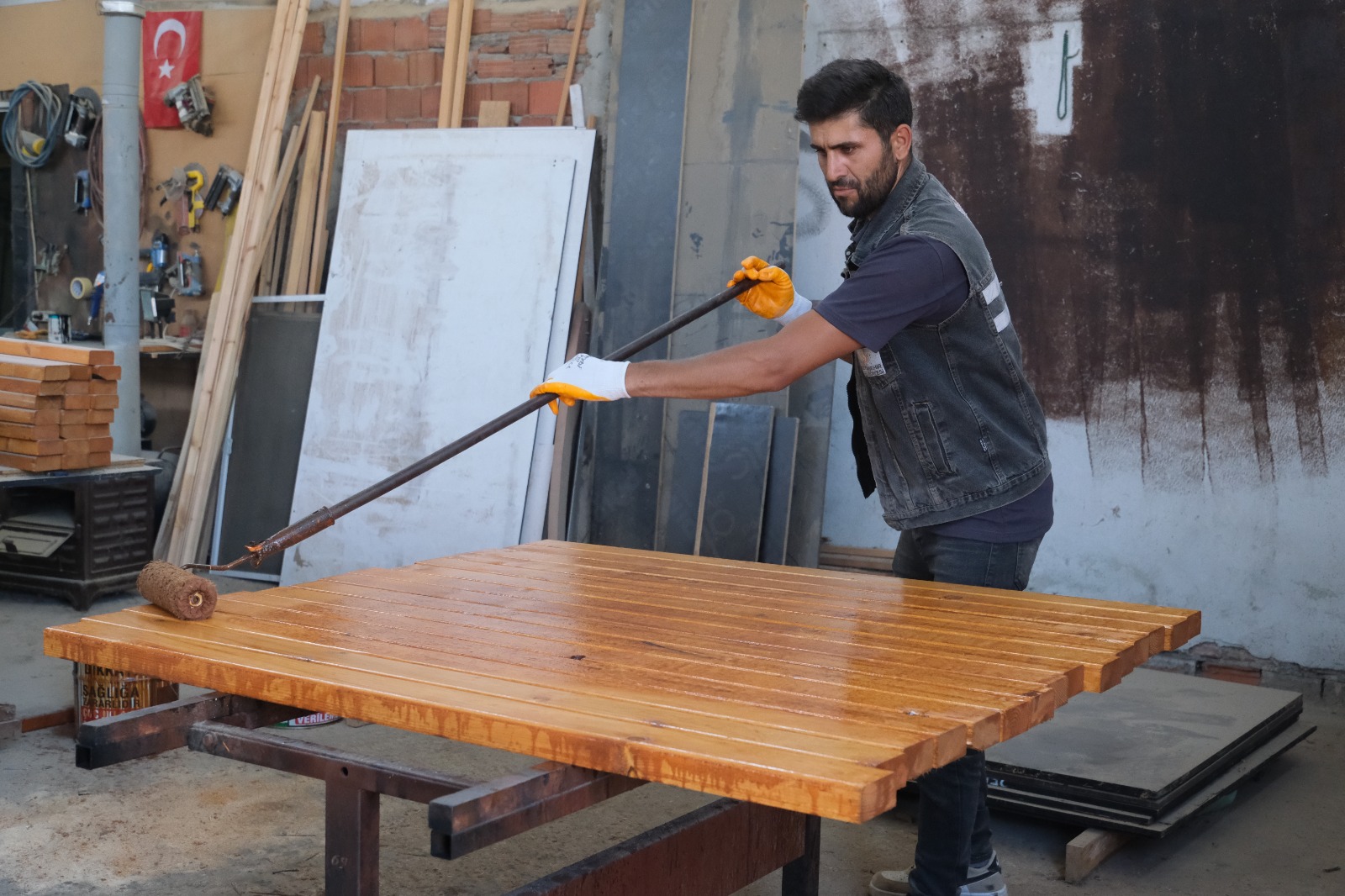 BELEDİYE BANK VE OTURMA GURUPLARINI KENDİ İMAL EDİYOR  - Görsel 8