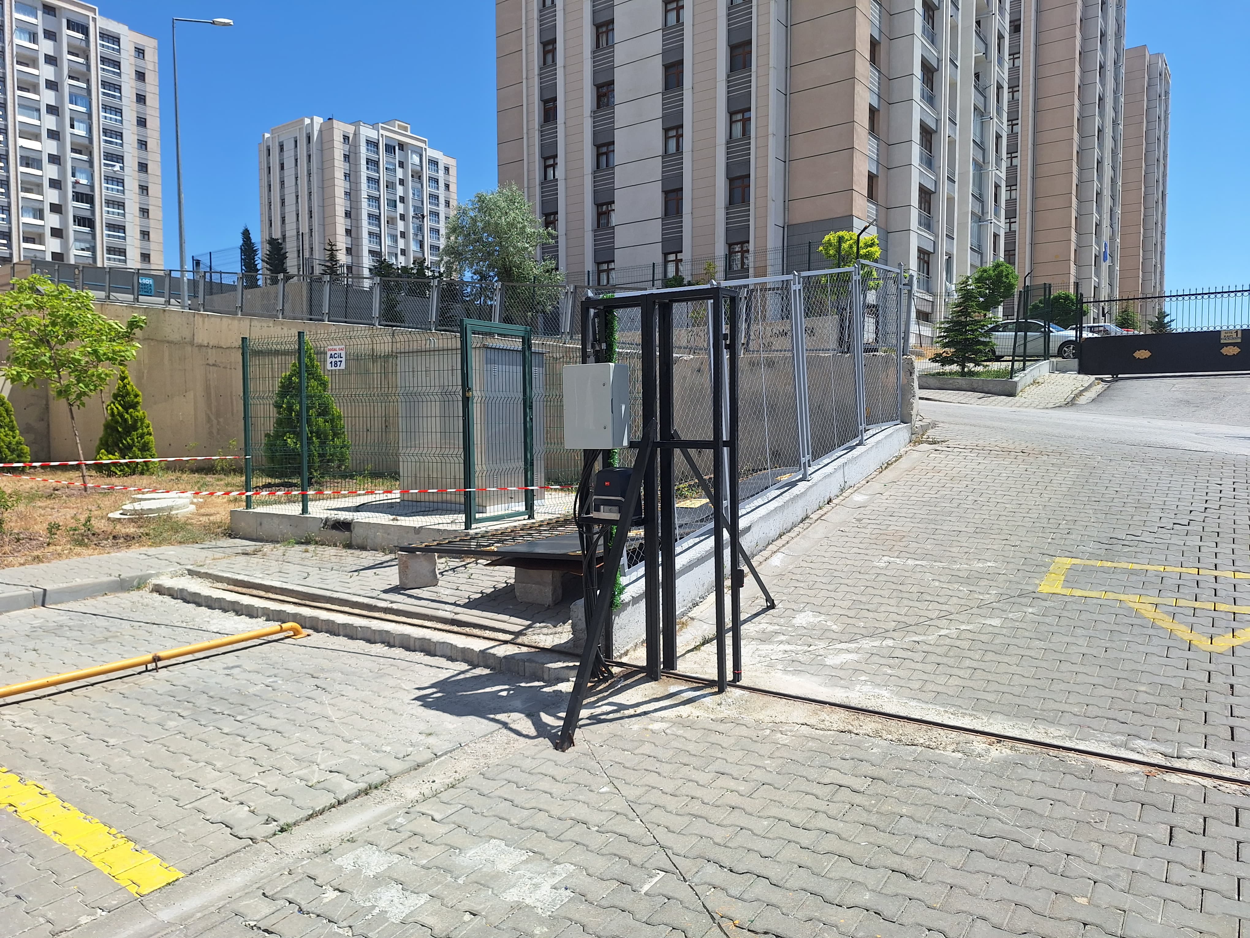 ANKARA - Site girişinde bir çifte çarpan sürücü tutuklandı - Görsel 3